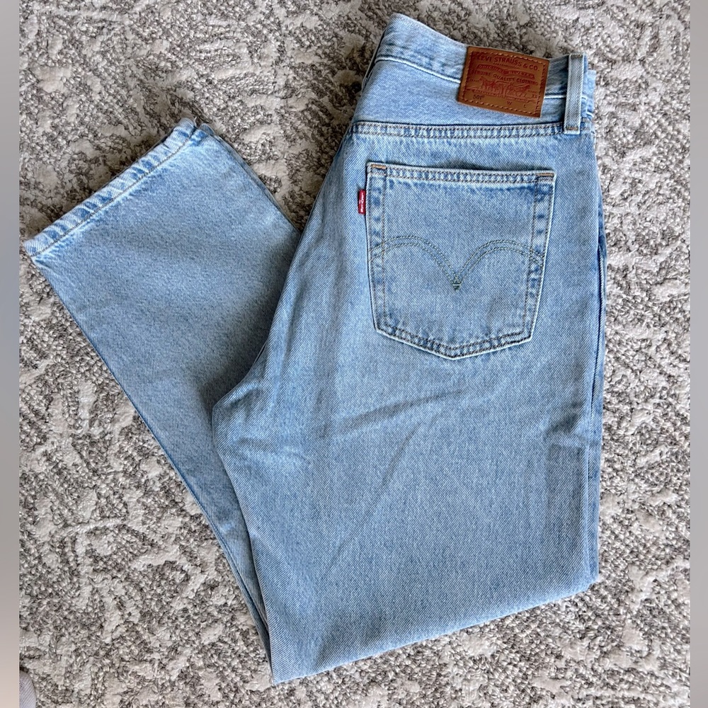 501 Levi High Rise Straight Fit Cropped Jeans